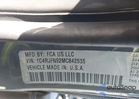 2021 Jeep Grand Cherokee Trackhawk 4X4 из США, поврежденный, VIN 1C4RJFN92MC842535